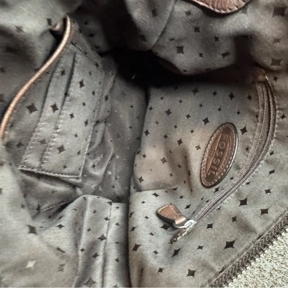 Fossil brown logo